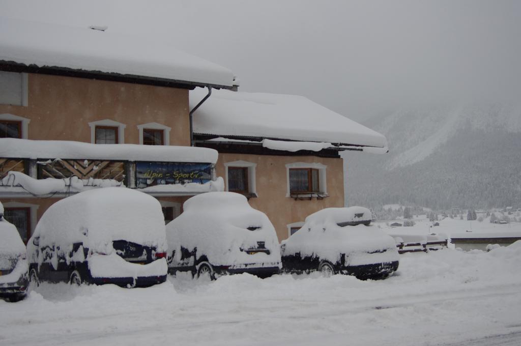 Alpin-Sportiv Apartman Lermoos Szoba fotó