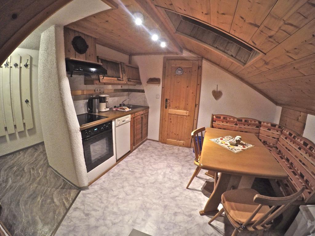 Alpin-Sportiv Apartman Lermoos Szoba fotó